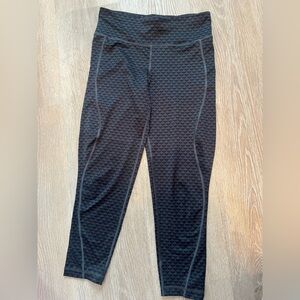 Vineyard Vines active full length leggings zipper pocket black tail print medium